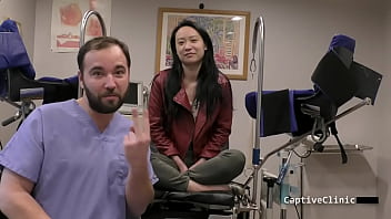 Zoe Lark Menggoda Dengan Sepasang Kaki Mulusnya