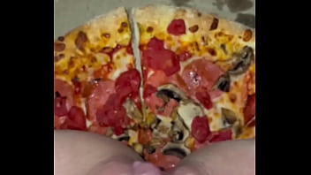 Putri Arab Los Angeles Yang Nakal: Remaja Mesum Masturbasi Dengan Pizza, Coklat, Es Krim, Persik, Dan Keju Dalam Kompilasi Fetish Makanan Asmr