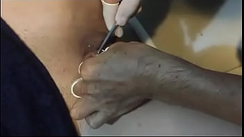 Tinta Panas Merajut Kenikmatan Di Kulitmu, Menggoda Setiap Lekuk Tubuh Yang Tersembunyi.