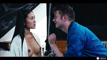 Pekerja Kontraktor Membekukan Waktu Untuk Ngentot Gila-gilaan Dengan May Thai Yang Hot