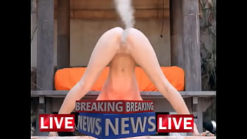 Gadis Tetangga Yang Menggoda Membungkuk Dan Memperlihatkan Lekuk Tubuhnya Yang Seksi