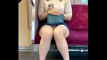 Gadis Tionghoa Menggoda Dengan Membuka Celana Dalamnya Di Kereta