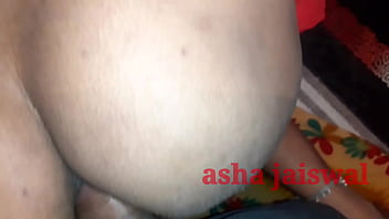 गांव की देसी आंटी अकेली घूम रही थी, मैंने उसे पटाकर पहली बार ज़ोरदार तरीके से गाड़ी में चोदा