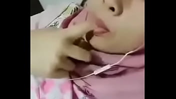 Video Call Panas Dengan Cewek Berjilbab Yang Menggoda