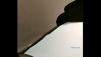 Gadis Asia Menggoda Tukang Pijat Dengan Aksi Panas Di Video Live Yang Bikin Nafsu Membara