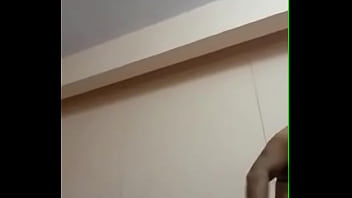 Pembantu Desi Yang Menggoda Dan Menggiurkan