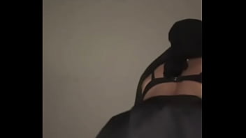 Pelacur Muslimah Berjilbab Memekik Nikmat Sambil Memantat Pantat Arabnya Yang Gendut Dan Kotor Sendirian