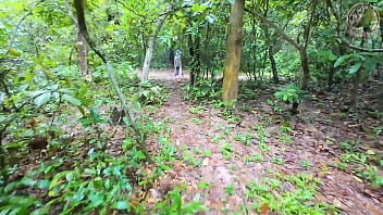 Gadis Thai Jalan-jalan Di Hutan, Mampir Mesum Dulu Sebelum Petik Jamur