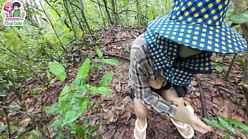 Gadis Thailand Merintih Kepanasan Saat Jelajah Hutan Cari Jamur, Sampai Basah Dan Ingin Pipis