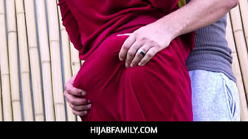 Istri Arab Muda Kira Perez Berhijab Menggoda Dan Berselingkuh Dengan Pelatih Pribadinya