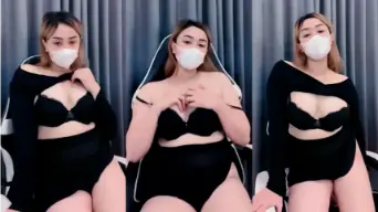 Dhea Terseksi Pamer Tubuh Menggoda Dan Menggairahkan