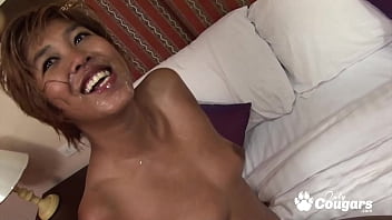 Milf Asia Bergigi Tonggos Dilumuri Minyak Dan Ditusuk Dalam-dalam Sampai Ke Biji