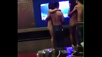 掃不掉的淫蕩！中國再爆情色ktv 男女瘋狂3p濕身激戰 不雅裸照全流出