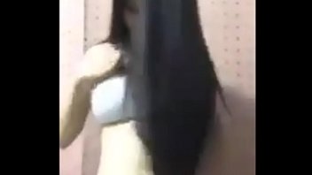 Gadis Asia Menggoda Mengocok Perut Di Live Streaming Facebook