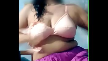 Gadis India Yang Tak Puas Menggoda Diri Sendiri Di Webcam! Cewek Desi Super Seksi Pamer Payudara Besar