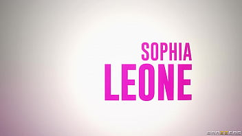 Dia Menggila, Dia Menggoyang – Sophia Leone / Brazzers / Tonton Full Di Https://zzfull.com/wont