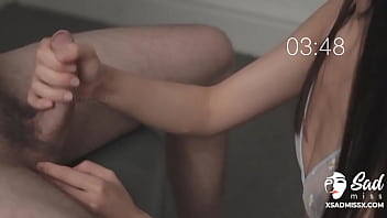 Sadmiss Yang Sedih Memberikan Handjob Hingga Kekasihnya Memercikkan Sperma Di Wajahnya – Film Porno Asia!