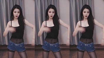 Cô Nàng Trung Hoa Quyến Rũ Nhảy Múa Gợi Cảm Trên Boong Tàu
