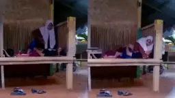 Abg Berhijab Heboh Goyang Ranjang Di Gubuk Reot