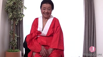 Di Usia 81 Tahun, Janda Yuko Ogasawara Masih Mampu Membuat Pria Muda Tak Sabar Dengan Pijatan Erotisnya Yang Menggairahkan.