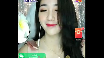Gadis Asia Menggoda Di Uplive, Tunjukkan Aksi Panas Di Depan Kamera