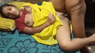 Bibi Desa Goyang Ganas Dengan Keponakan Di Ranjang
