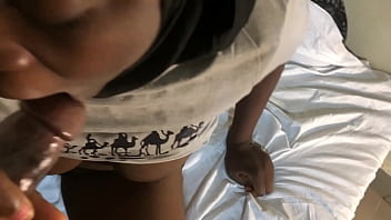 Gadis Berjilbab Rakus Menenggak Sperma Ku