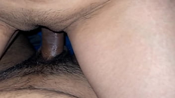 Bhabhi Panas Menggoda Digerogoti Di Balik Selimut Tebal Musim Dingin