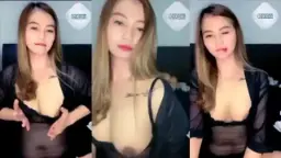 Cantik Pirang Genit Pamer Payudara Montok Dan Menggoda