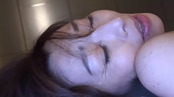 Gadis Asia Yang Menggoda Dengan Sensualitas Tak Terlupakan
