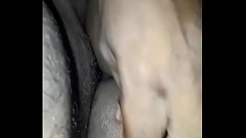 देसी गृहिणी की गीली चूत की मजेदार चुदाई हिंदी आवाज में