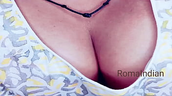 Gadis Seksi India Pamer Belahan Dada Menggoda Untuk Saudara Tiri