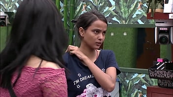 Tayangan Televisi India Dengan Payudara Besar Yang Menggoda