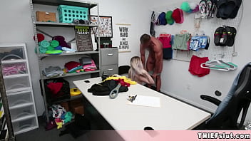 Gadis Muslim Imut Ketahuan Nyuri Mainan Seks Di Mal, Apa Yang Terjadi Selanjutnya?