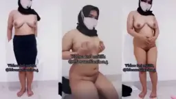 Gadis Berhijab Melepas Lelah Usai Bekerja Dengan Kenikmatan Sendiri