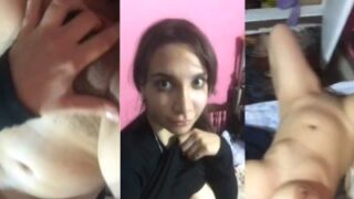 Gadis India Telanjang Membuka Baju Dan Memperlihatkan Payudara Serta Pantatnya