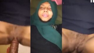Gadis Muslimah Murah Meriah Menikmati Pengalaman Pertama Digauli Pria Desi