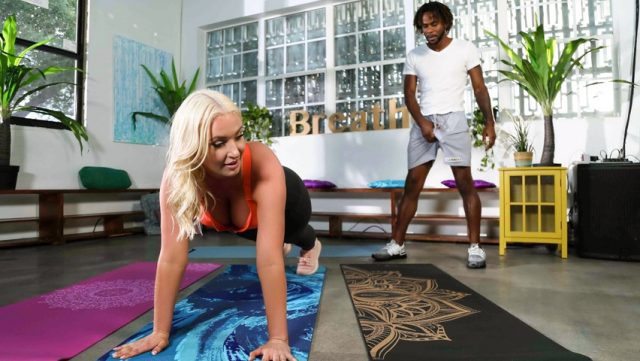 Kate Berkley: Latihan Panas Di Gym