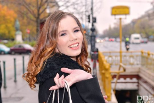 Leila Fiore Dan Lovenia Lux Menggoda Dengan Sepatu Tinggi Untuk Gairah Yang Membara