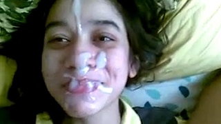 Mahasiswi Cantik Dihujani Sperma Di Muka