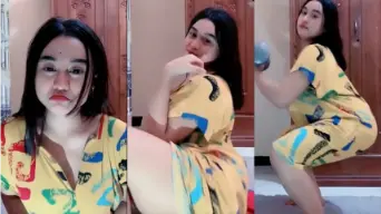 Pembawa Acara Seksi Bergoyang Menggoda Dengan Daster Tipis