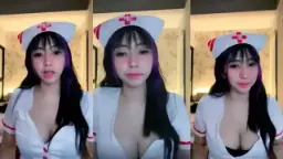 Rianti Suster Seksi Menggoda, Belahan Dada Mengintip Di Balik Seragam Baru