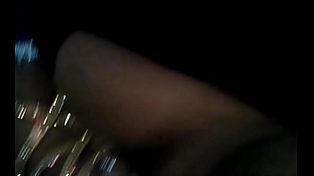 Gadis India Berperhias Gelang Kaki Menggoda Dengan Sandal
