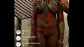 Live Instagram: Payudara Terbuka Tanpa Sengaja