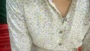 Gadis Seksi Dengan Legging Ketat Yang Menggoda