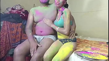 Pesta Holi Pertama, Berbagi Warna Dan Nafsu Dengan Istri Tetangga