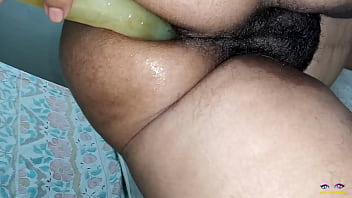 Penetrasi Ganda Maksimal: Mentimun Dan Dildo Untuk Dubur Dan Memek Istri Bbw India Gemuk Dan Hot Dengan Audio Hindi Jelas