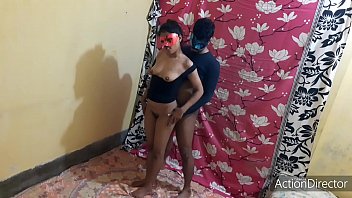 Gadis India Seksi Menggoda Keluarga Dengan Rayuan Mesra