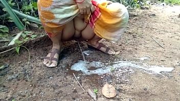 Tante Desi Buang Air Kecil Di Alam Liar, Wajib Tonton!