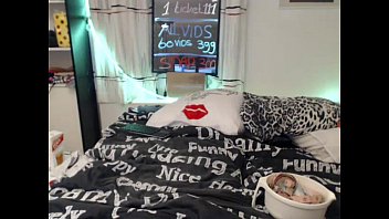 Siswet19, Si Babe Panas, Mengocok Memeknya Sendiri Di Live Webcam Girls4cock.com